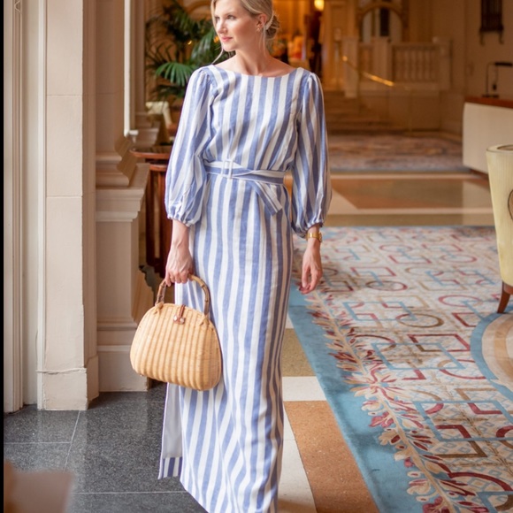 Camilyn Beth Dresses & Skirts - Camilyn Beth blue  striped maxi dress